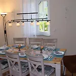Dom wakacyjny Mit Garten- Sauna- Kamin Und Whirlpool By Interhome *