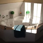 Dom wakacyjny Mit Garten- Sauna- Kamin Und Whirlpool By Interhome